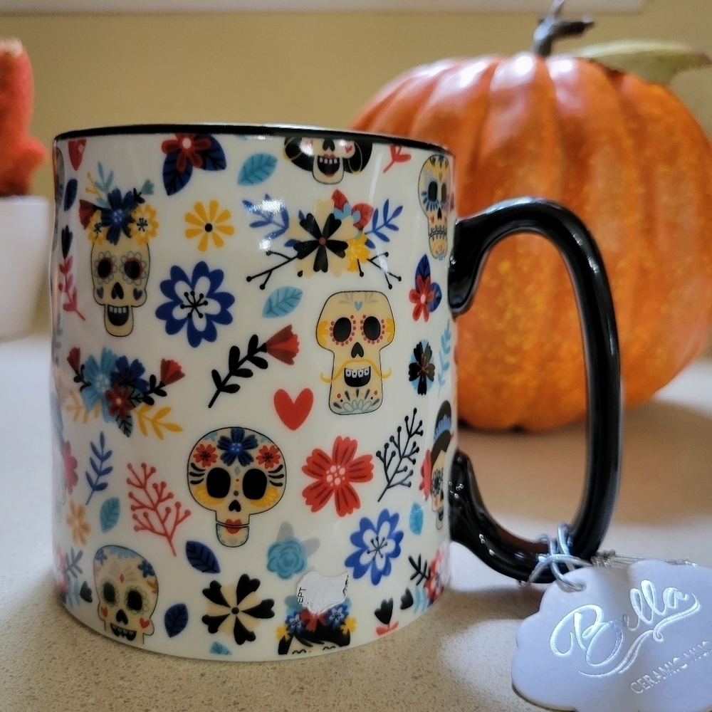 🦋 Strawberry Street Coffee Chocolate Tea skulls 17 ounces NWT - Picture 2 of 3